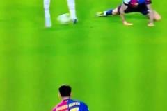 太緊張？圖拉姆30秒進(jìn)球時，伊尼戈腳滑摔倒完全沒對其進(jìn)行干擾