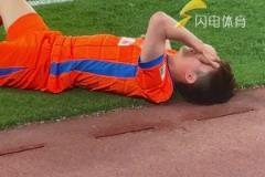 王彤傷退，李霄鵬、蒿俊閔送上安慰和鼓勵(lì)，希望無(wú)大礙