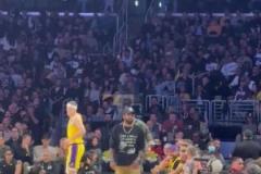 神仙助陣！歐文到場觀戰(zhàn)湖狼G5 球迷熱情歡呼