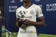 功不可沒，實拍“藍(lán)黑不高興”賽后領(lǐng)取本場MVP獎杯