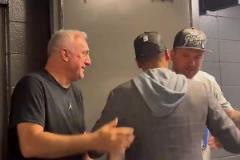 沒啥用??！湖人球迷賽前場外狂噴愛德華茲！