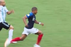 還有誰？當(dāng)年19歲的姆巴佩這個啟動加速震驚了世界
