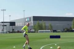 金發(fā)大長腿！看看誰在躍躍欲試