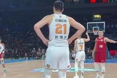 北京球迷對劉傳興高喊：“還我凡博！”、“曾凡博好樣的！”