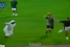 惡搞！當(dāng)利雅得勝利老板看到C羅時……手上的圈子收不住了