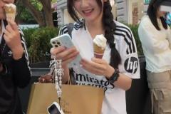 街拍博主遇皇馬&貝林厄姆女球迷，小姐姐顏值你給幾分？