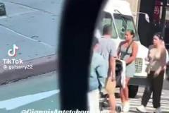 這么快就開啟度假模式！字母哥拖家?guī)Э诔霈F(xiàn)在紐約街頭