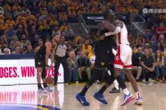 開場就搞事情？追夢手腳并用放倒杰倫-格林！被吹一級惡犯！