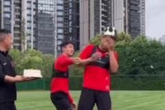 震驚！蓉城內(nèi)訌，韋世豪場(chǎng)下“欺負(fù)”隊(duì)友