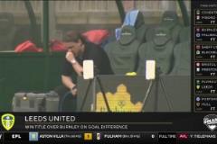 奪冠也要被解雇！利茲聯(lián)全隊?wèi)c祝時主帥獨(dú)自坐著若有所思