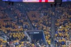 不受待見！狄龍出場時，遭勇士主場球迷漫天噓聲“問候”