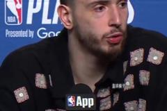 申京真不容易啊，第一次打季后賽搞得鼻青臉腫的！