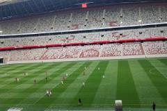 中乙門將逆天失誤將球抱進(jìn)自家大門，球迷：假球也不敢這么踢吧！