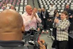 豪橫！鮑爾默包機(jī)包票請(qǐng)120名快船球迷前往丹佛助陣搶七