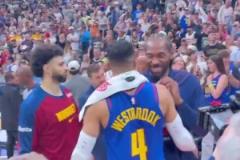 感情深！威少賽后與哈登&小卡擁抱交流致意