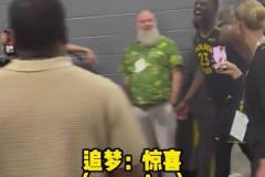 小學(xué)生實(shí)錘庫(kù)里賽后放聲大笑+蹦蹦跳跳！跟放學(xué)似的