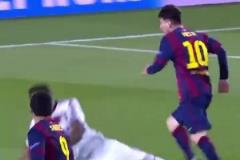 名場(chǎng)面！十年前的今天，梅西犯罪式過(guò)人晃到博阿滕