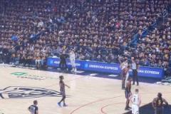 感覺這個(gè)MVP一語雙關(guān)??！SGA罰球時(shí)威少登場現(xiàn)場響起MVP