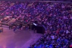 這氛圍真的無敵了！麥迪遜廣場花園座無虛席隔空觀看尼克斯G1