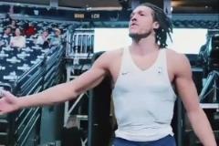 男人中的男人！戈登這不羈的發(fā)型和壯碩的身材不愧是人中呂布