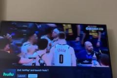 周玲安曬見證絕殺后高喊配文：今年第一個海豚音！