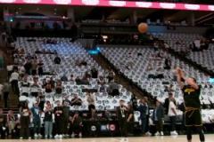 勇士球迷心里一涼！庫里賽前熱身LOGO三分抬手就進(jìn)！