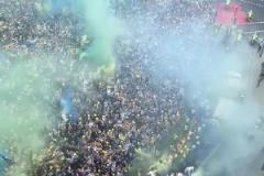 我們又回來啦！實(shí)拍利茲聯(lián)隊(duì)英冠冠軍游行現(xiàn)場！太火爆了！