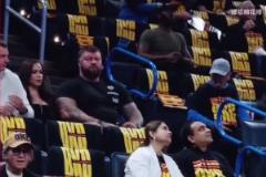 慈眉善目！在場上翻江倒海的約老師，在家里也只能是小約！