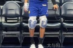緊繃神經(jīng)！庫(kù)里賽前熱身往膝蓋纏了兩塊大冰袋！