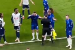 名場面：var回放時，切爾西全員表情管理失??！