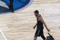 現(xiàn)在來看看呢？徐靜雨此前：步行者不行 哈利根本不像球隊(duì)老大