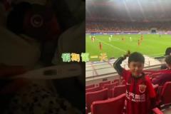 張琳芃愛妻發(fā)布看球視頻：哥哥在家陽了個陽，我們在外面浪里個浪