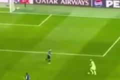 回傳啊老弟！佩德里想多控球但亞馬爾執(zhí)意遠(yuǎn)射，40秒后國(guó)米絕平