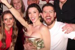 21切爾西歐冠成員重聚，若嫂豐滿身材藏不住了，呼之欲出