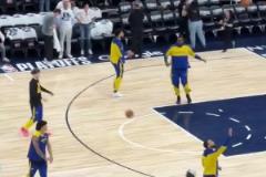 G1馬上開始！看庫(kù)里這個(gè)動(dòng)作我以為要來個(gè)暴扣呢