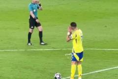 球迷解讀C羅肢體語言：快點來中圈開球！不然就回家睡覺