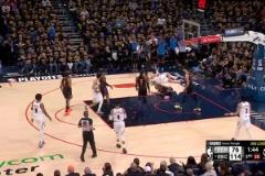 不想打了？約基奇30秒內(nèi)連續(xù)兩犯，提前六犯離場(chǎng)?