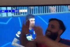 要命??！巴薩球迷最后兩分鐘都要?dú)g呼了，被一腳直接干傻