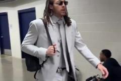 著西裝打呔！G1絕殺功臣戈登小墨鏡登場(chǎng)