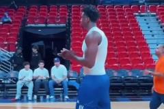 時(shí)代的變化！不同類型的內(nèi)線！近距離看白邊和切特的賽前訓(xùn)練！