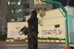 對(duì)于平底鞋黑長(zhǎng)裙又會(huì)打籃球的女孩子，真的毫無(wú)抵抗力