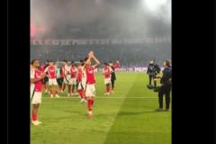 阿森納官方發(fā)視頻配文：槍手們，昂首挺胸。我們會回來的！