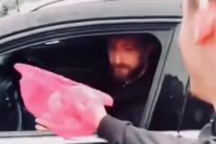 今年送啥2023歐冠決賽前球迷送給阿切爾比漁網(wǎng)捕捉哈蘭德