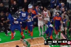 在場邊見證大橋搶斷絕殺，唐斯緊握雙拳振臂怒吼??！