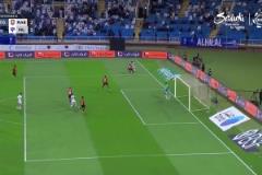 個(gè)人能力太強(qiáng)了！多薩里底線戲耍后衛(wèi)爆射破門！