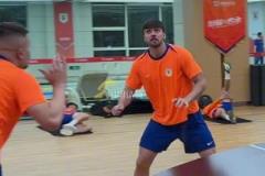 泰山隊力量房比拼臺克球，澤卡、卡扎爾赤腳上陣