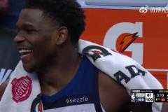 王者歸來大勝勇士！華子在替補席與蘭德爾有說有笑！