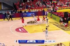 在國內(nèi)球員中相當罕見！朱俊龍快攻直接將外援杰曼的上籃釘板帽了下來！