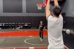 投籃速度有點(diǎn)慢？林葳赴美特訓(xùn)：底角三分四連中