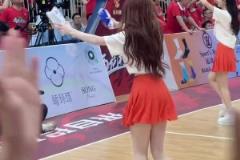 這啦啦隊(duì)小姐姐真是白到發(fā)光啊！